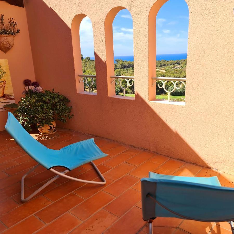 Апартаменты Hameau Des Amandiers - Vue Mer, Golf Et Vignes Сен-Сир-сюр-Мер Экстерьер фото