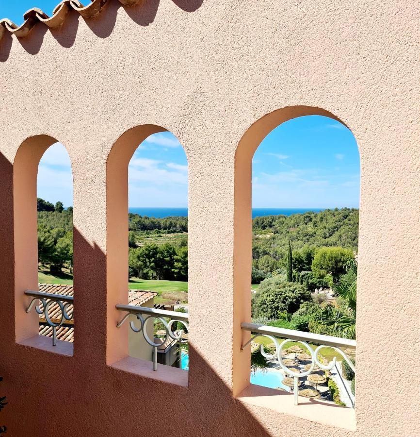 Апартаменты Hameau Des Amandiers - Vue Mer, Golf Et Vignes Сен-Сир-сюр-Мер Экстерьер фото