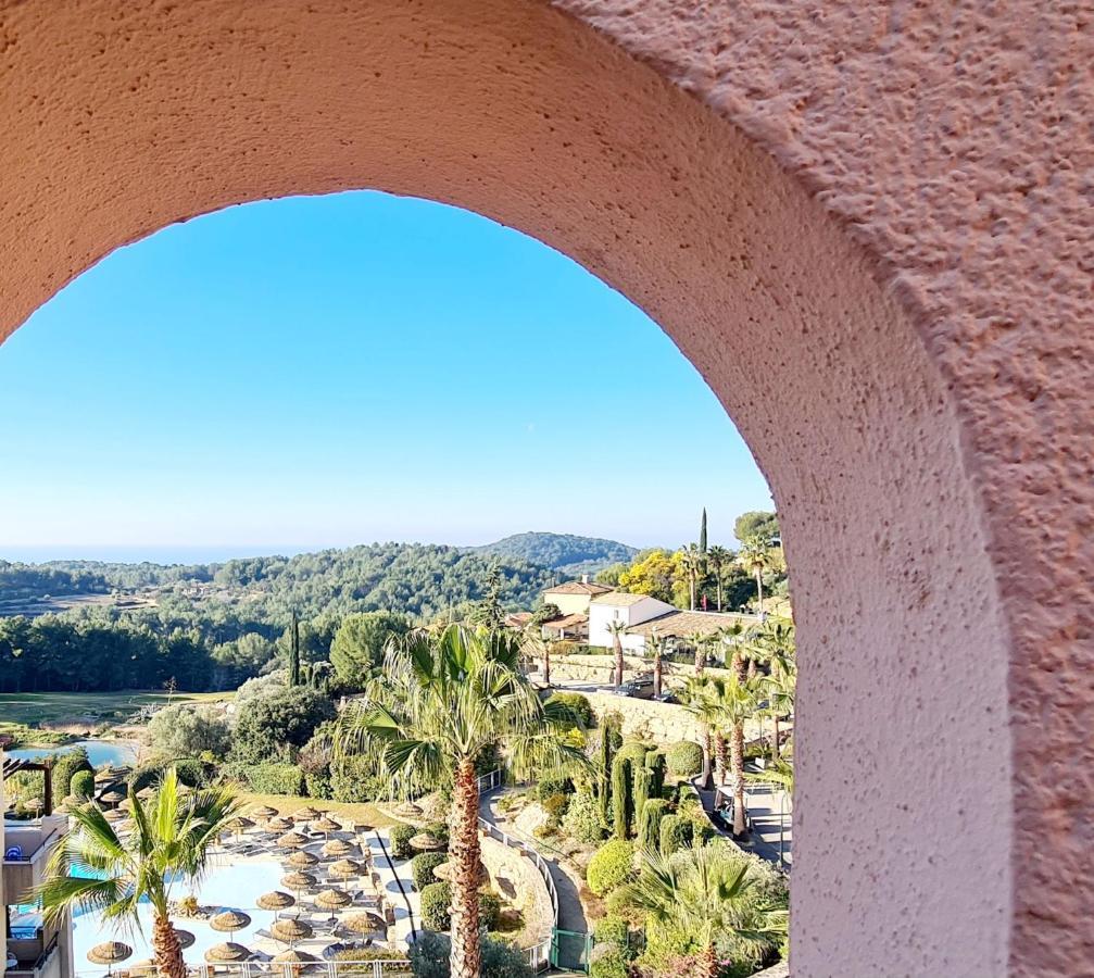Апартаменты Hameau Des Amandiers - Vue Mer, Golf Et Vignes Сен-Сир-сюр-Мер Экстерьер фото